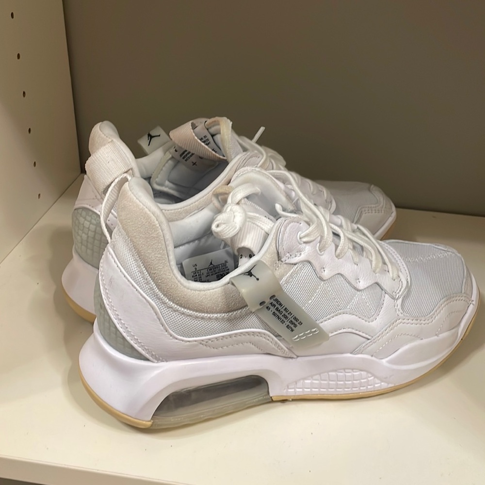 Women’s Air Jordan’s MA2